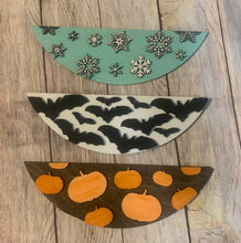 Interchangeable Bottom Holiday Seasonal Door Hanger